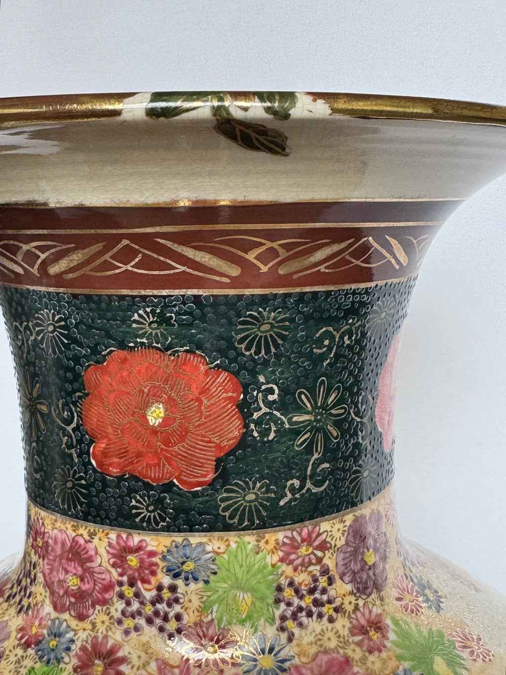 Large Antique Japanese Satsuma Vase – Daimyo Procession Scene – Meiji Period Hand Painted Gold Crackle