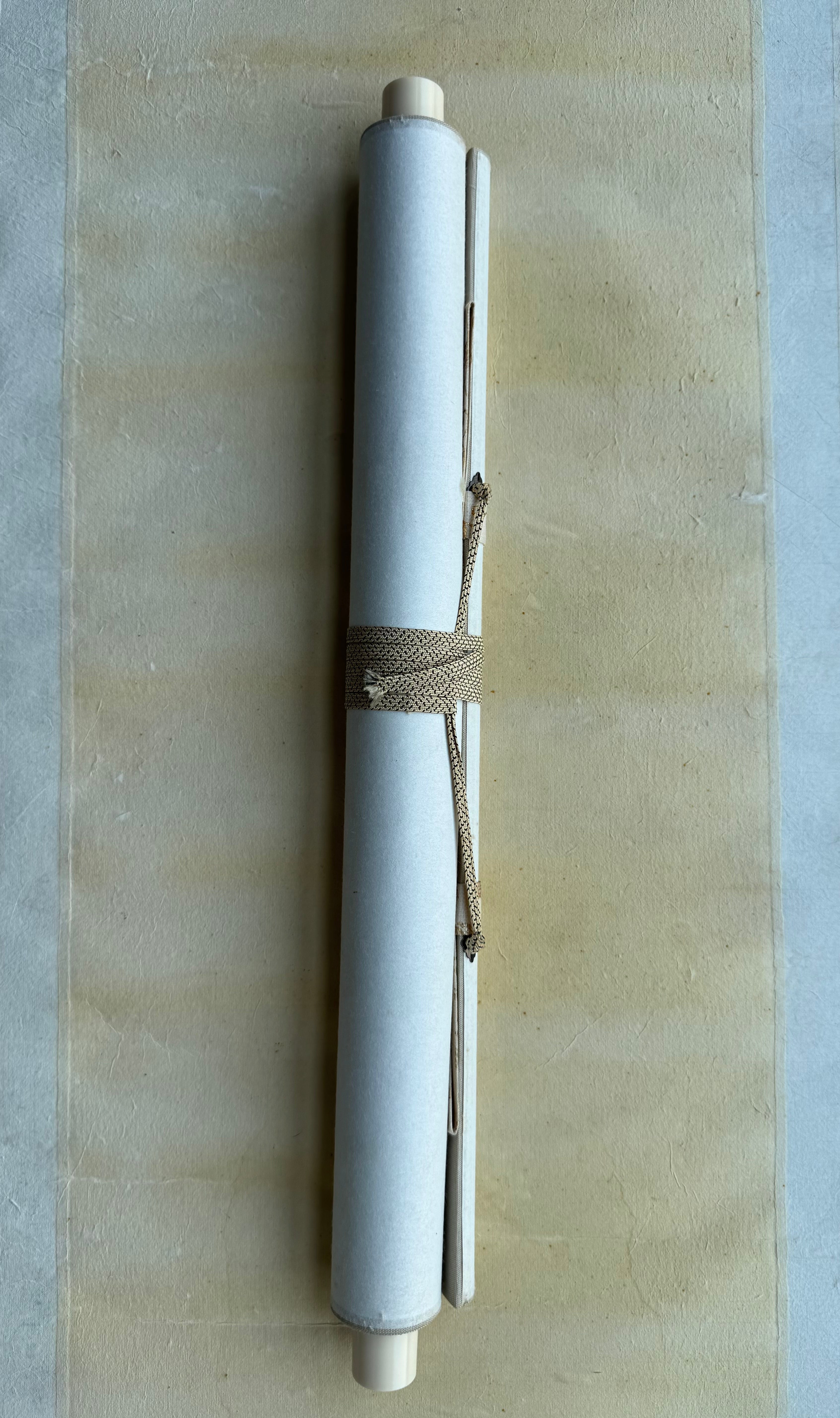 Japanese Kakemono with Two Birds & Maple Leaves – Hand-Painted Nature Hanging Scroll with Calligraphy