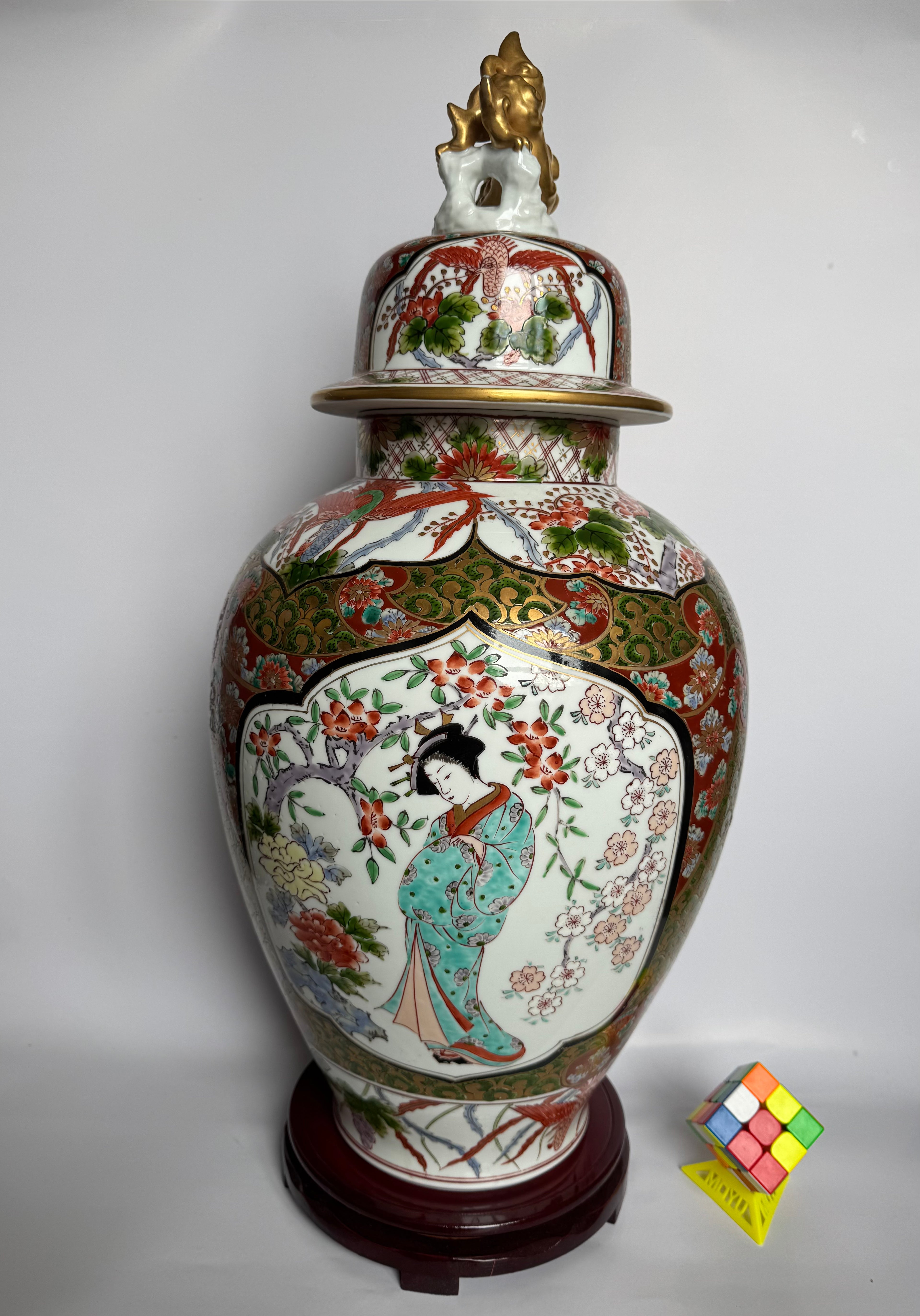 Japanese Arita Ginger Jar – Red & Gold Porcelain with Geisha Artwork and Gilded Lion Finial