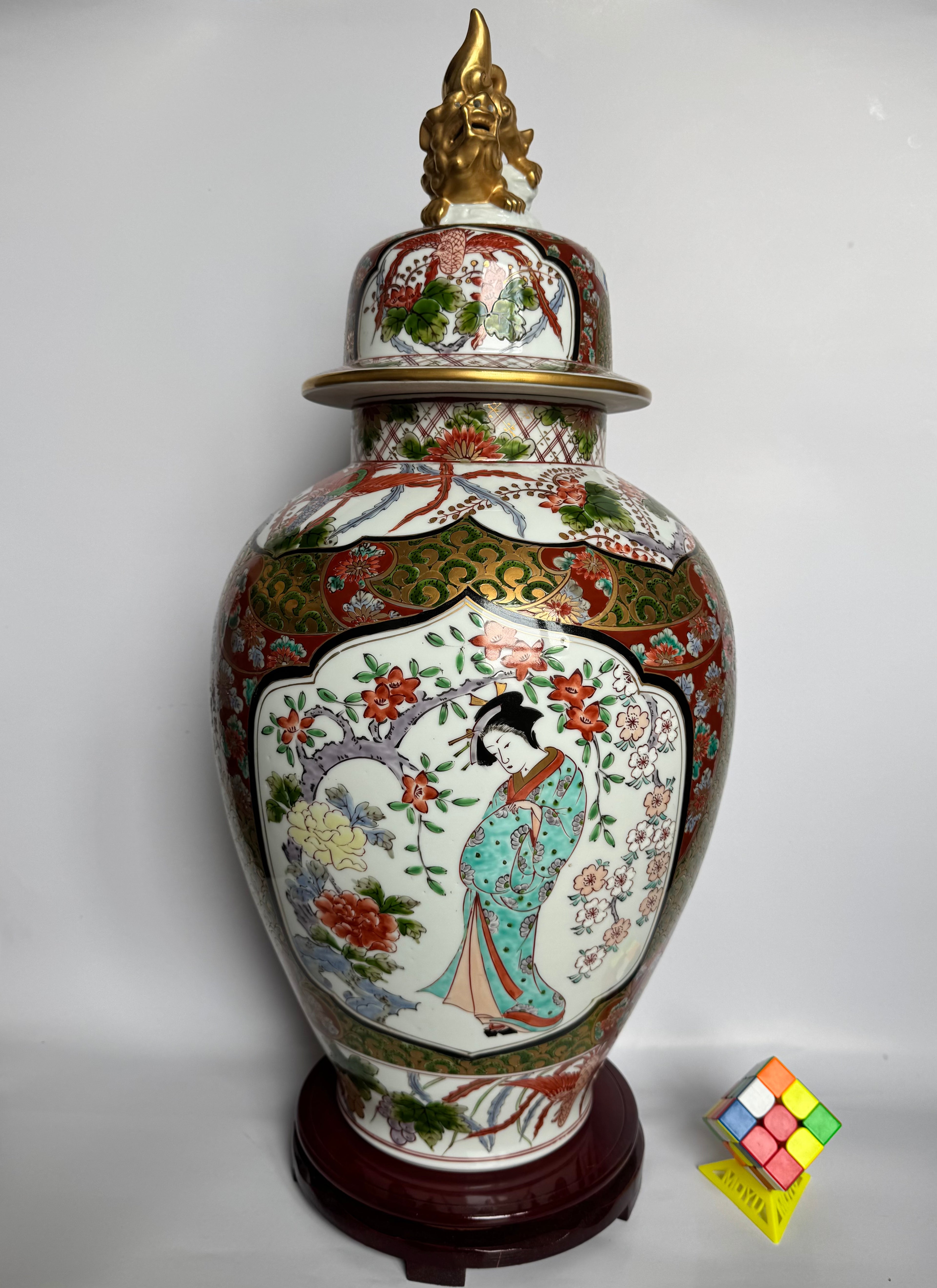 Japanese Arita Ginger Jar – Red & Gold Porcelain with Geisha Artwork and Gilded Lion Finial