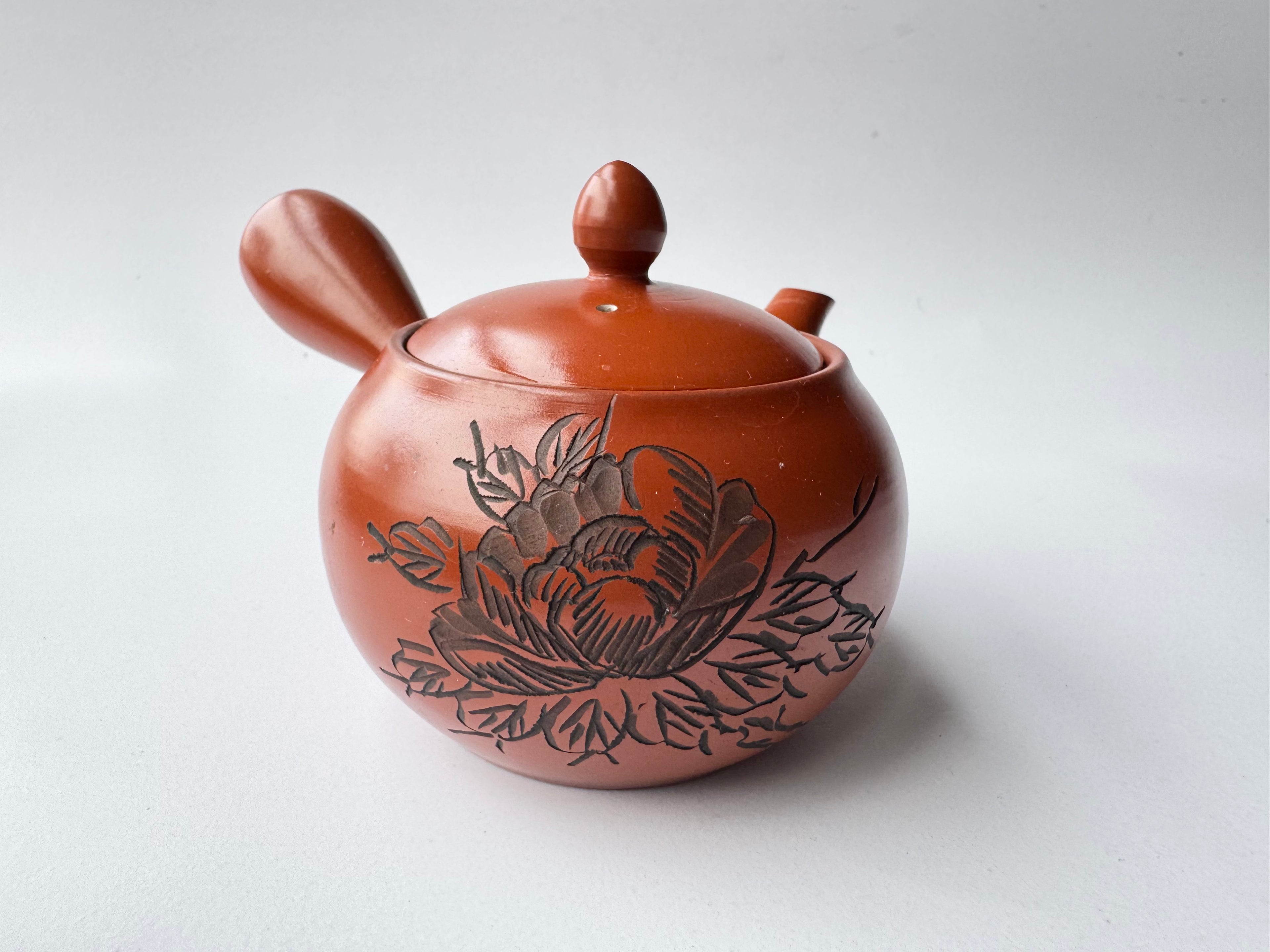 Vintage Tokoname Kyusu Teapot – Hand-Carved Peony Motif, Red Clay, Japanese Green Tea Pot