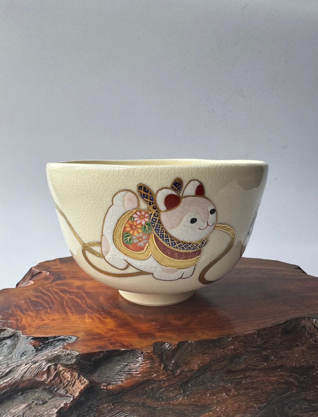 Kyo Chawan Lucky Inu Hariko – Japanese Tea Bowl with Crackle Glaze &amp; Gold Accents