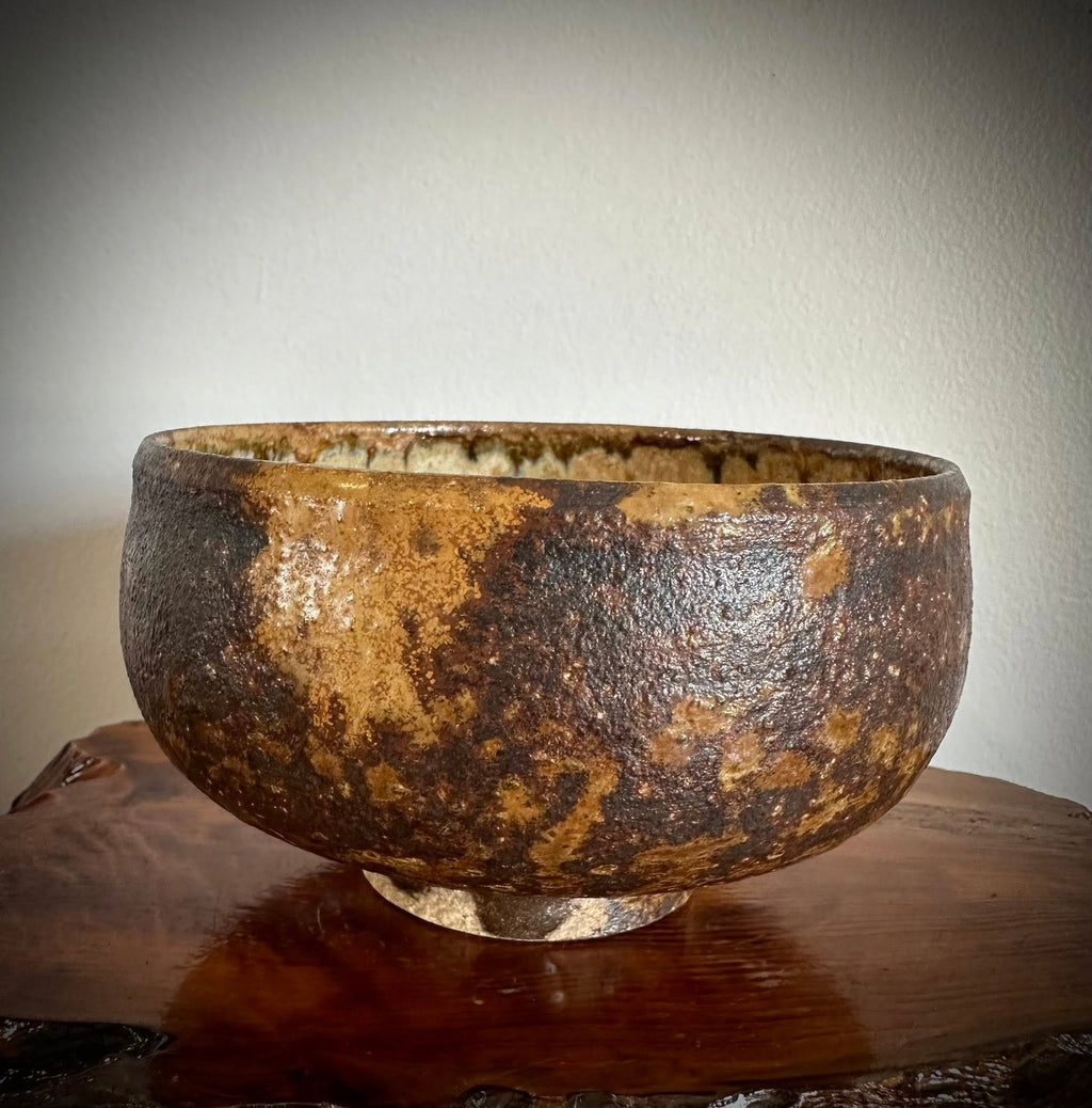 Shigaraki Chawan – Handcrafted Japanese Wabi-Sabi Tea Bowl from Six Ancient Kilns