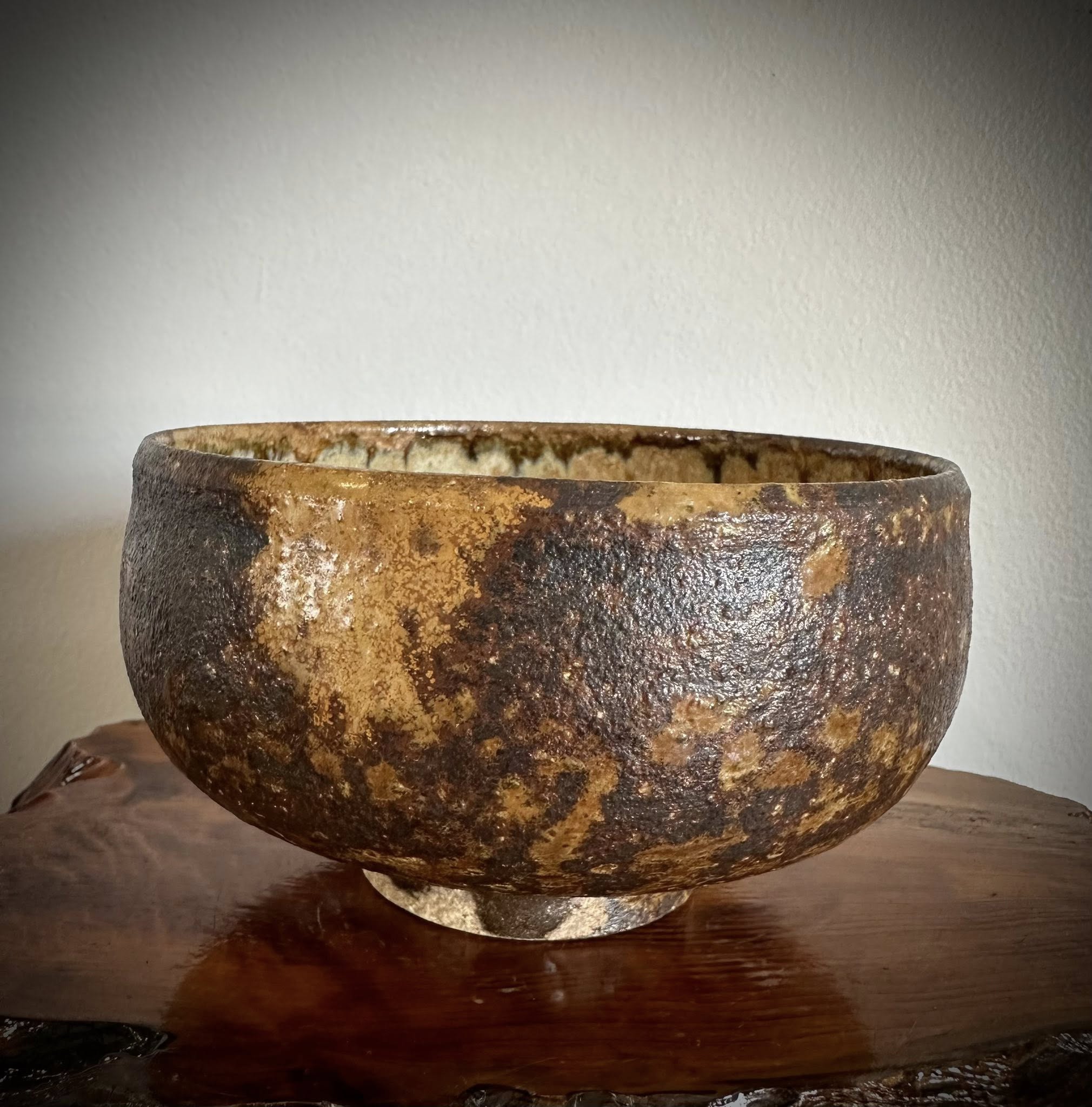 Shigaraki Chawan – Handcrafted Japanese Wabi-Sabi Tea Bowl from Six Ancient Kilns