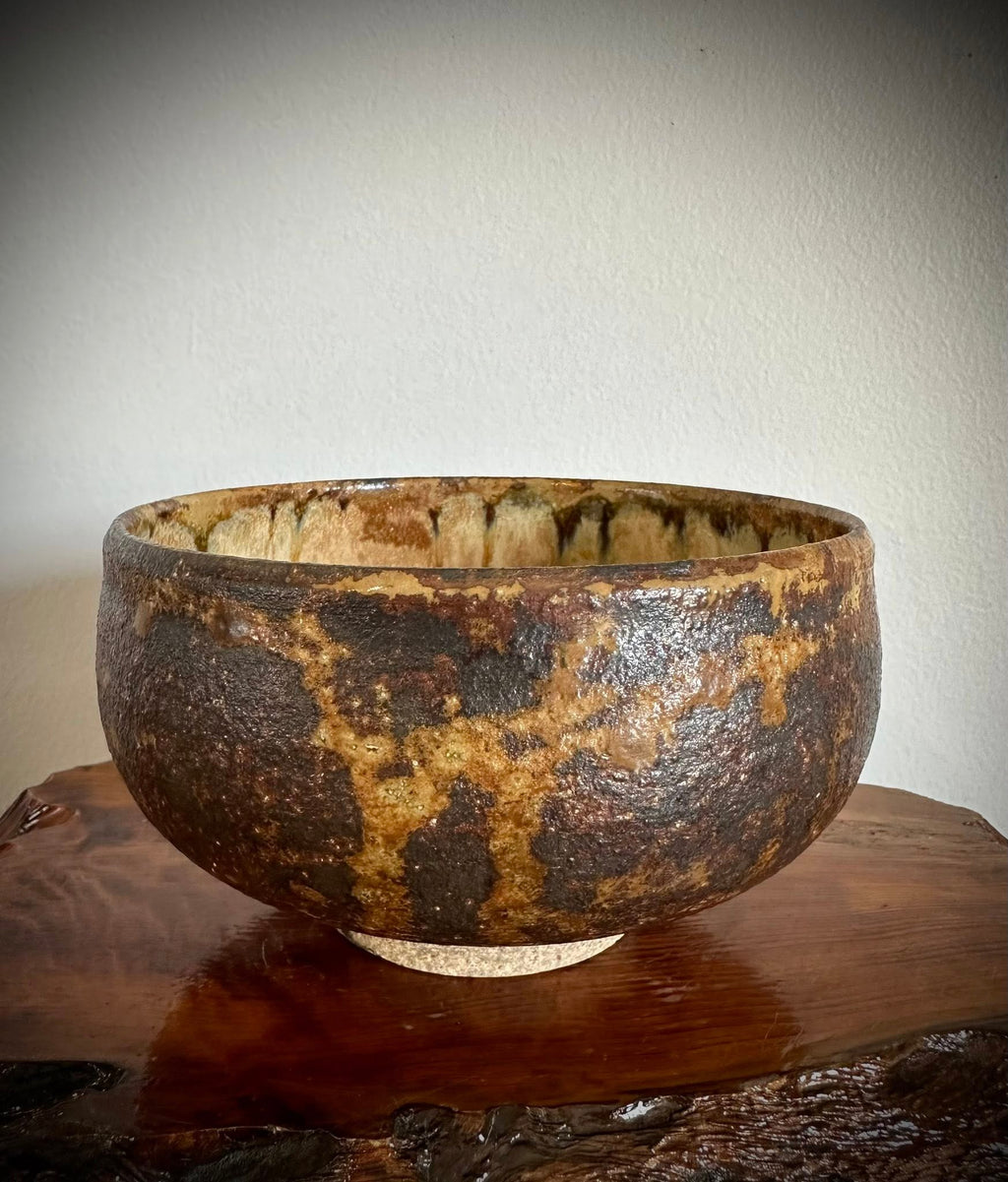 Shigaraki Chawan – Handcrafted Japanese Wabi-Sabi Tea Bowl from Six Ancient Kilns