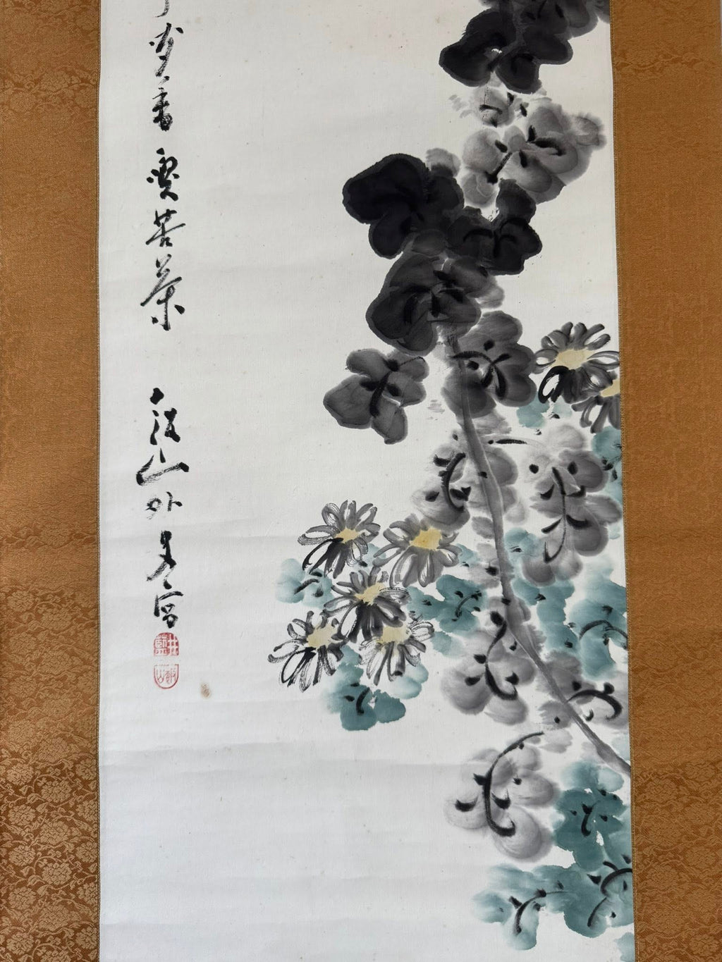Japanese Chrysanthemum Ink Scroll - Hand-Painted Sumi-e Floral Kakemono Art