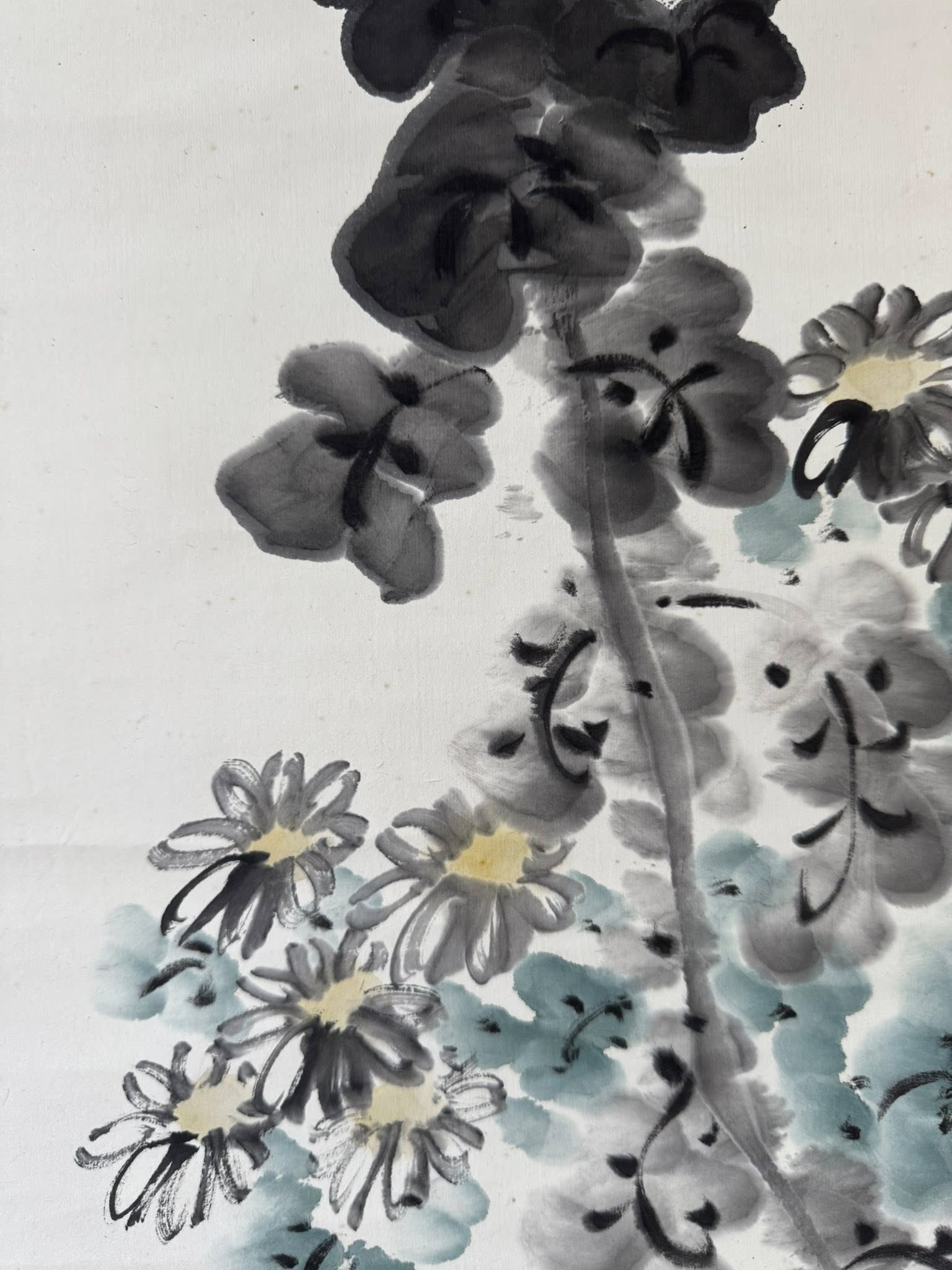 Japanese Chrysanthemum Ink Scroll - Hand-Painted Sumi-e Floral Kakemono Art