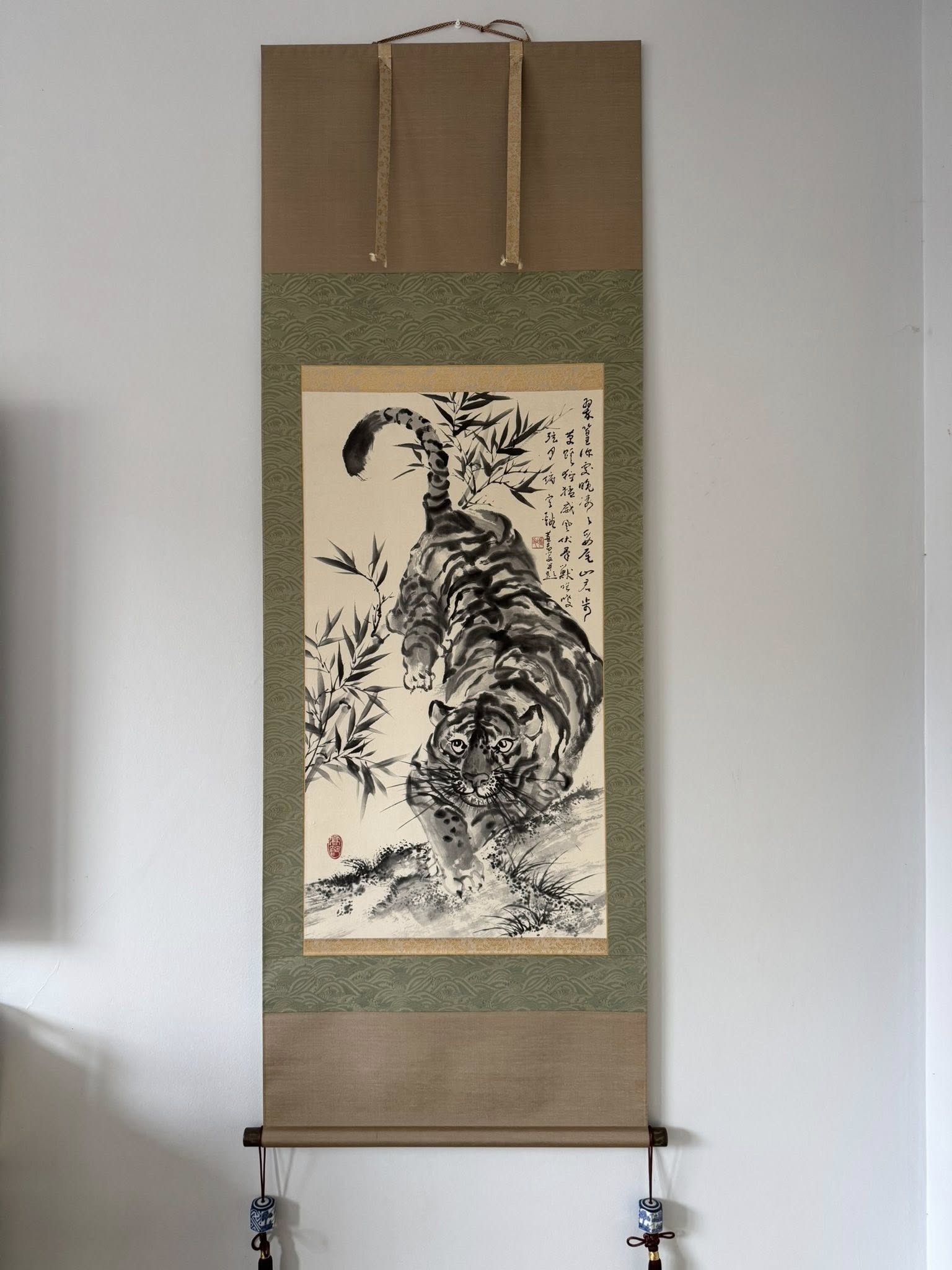 Japanese Tiger Scroll Painting – Hand-Painted Kakemono Art of Strength & Serenity