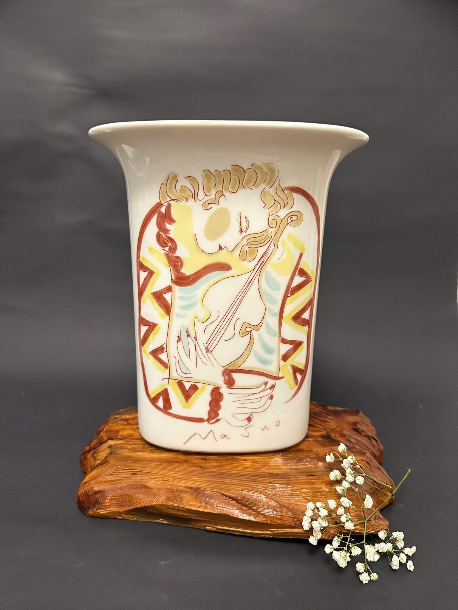 Kutani Vase “Masuo” – Vintage Japanese Pottery Featuring a Musician, Overglaze Iroe Art by Masuo Ikeda