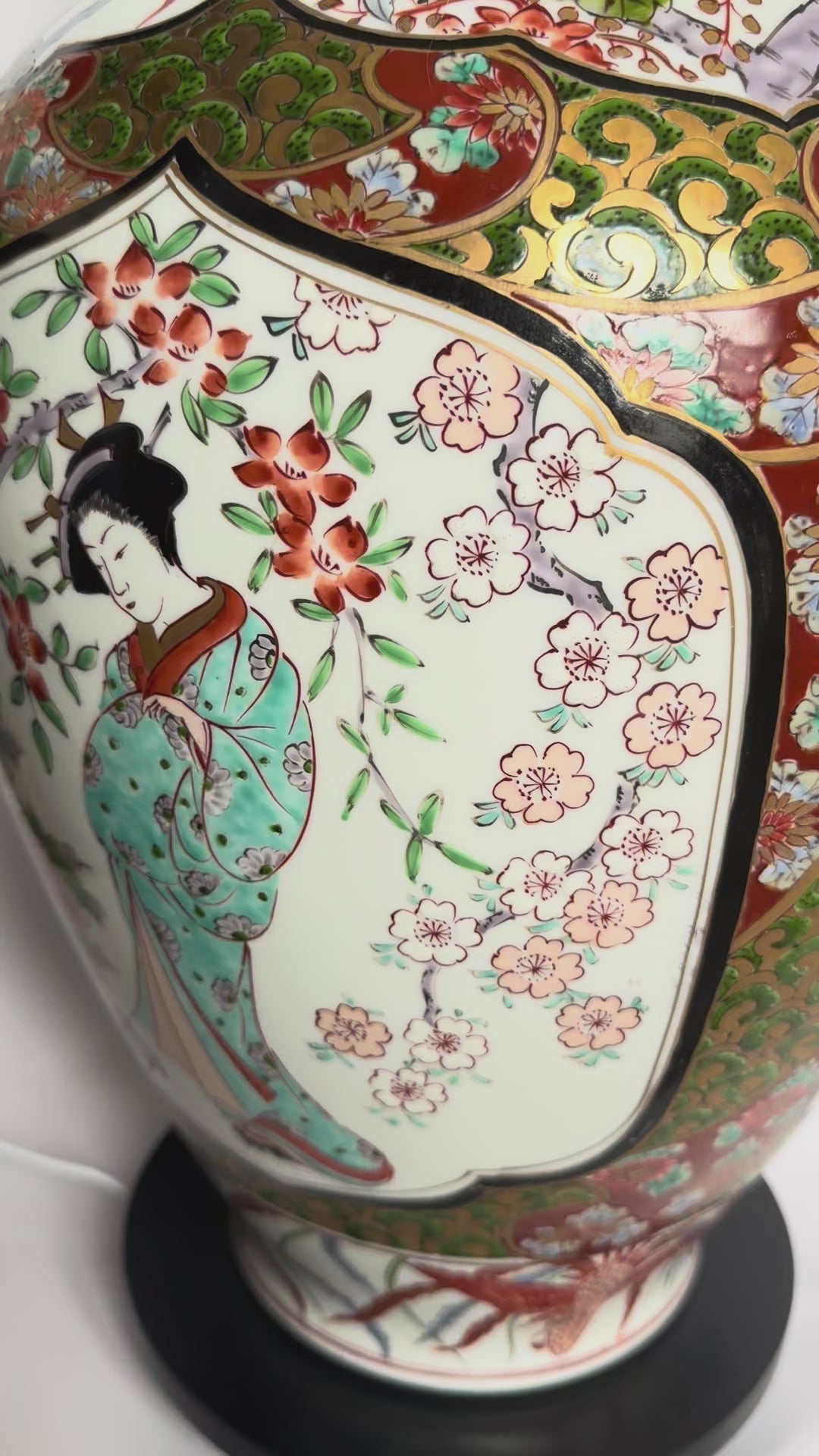 Japanese Arita Ginger Jar – Red & Gold Porcelain with Geisha Artwork and Gilded Lion Finial