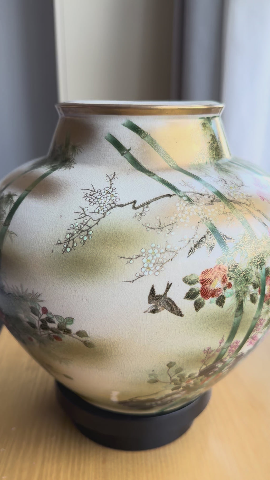 Kutani Gold Glaze Vase with Bamboo and Floral Motifs - Hand-Painted Japanese Art