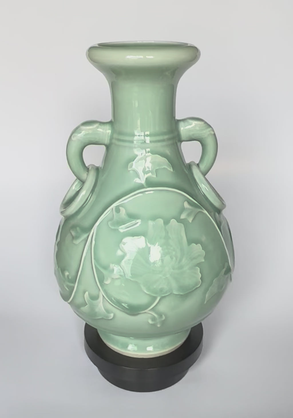 Vintage Celadon Green Vase – Traditional Handcrafted Pottery with Classic Asian Design