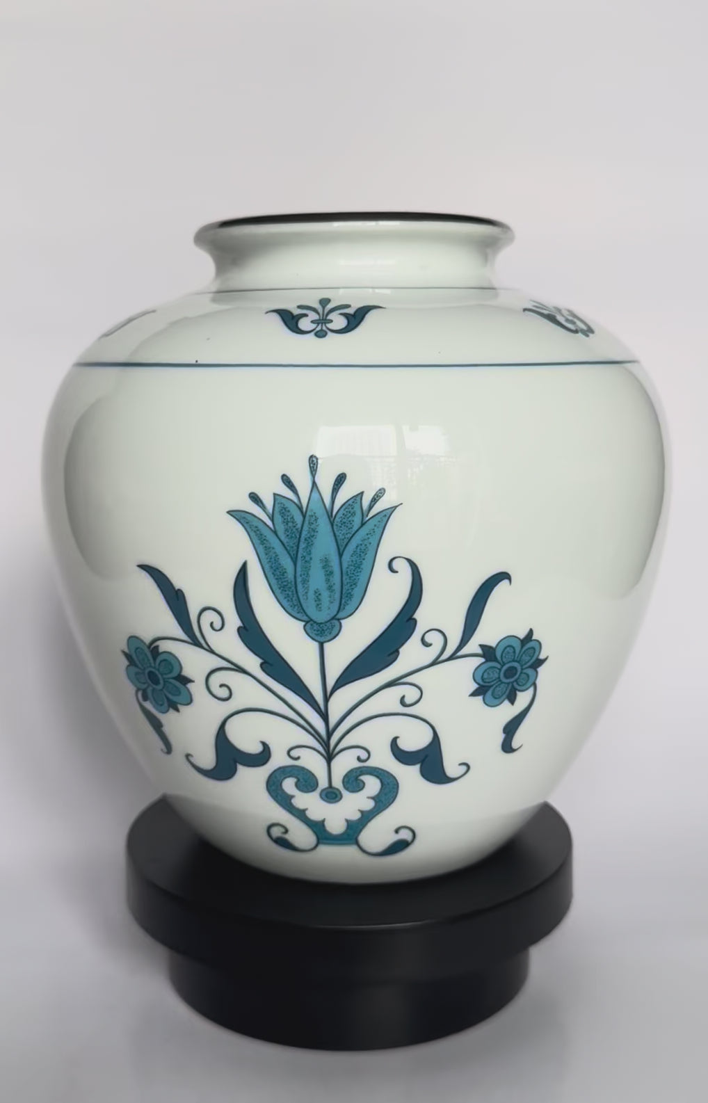 Noritake Blue & White Porcelain Vase – Vintage Japanese Ceramic Art