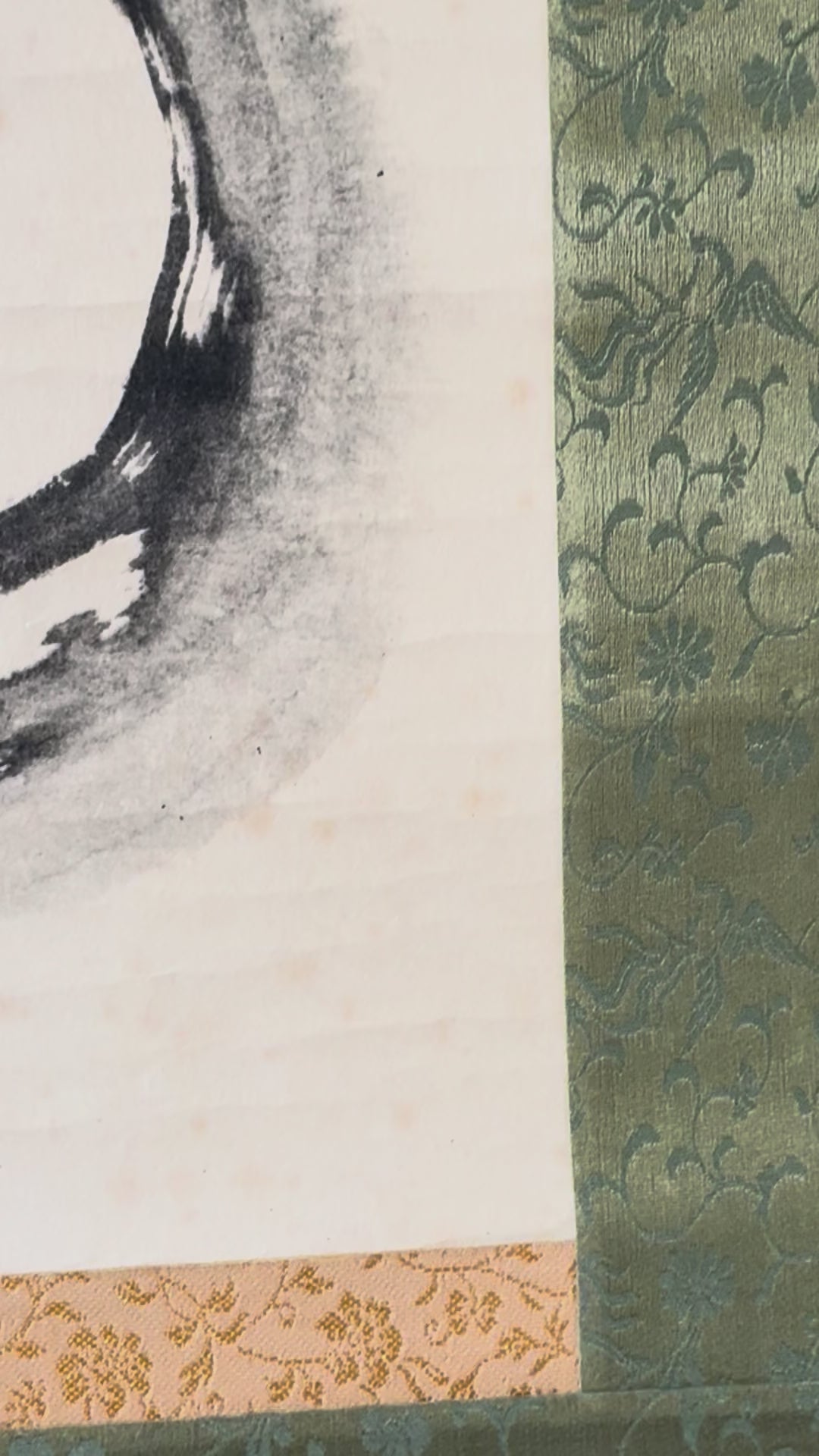 Vintage Japanese Calligraphy Hanging Scroll – Zen Phrase with Bold Ink Brushwork