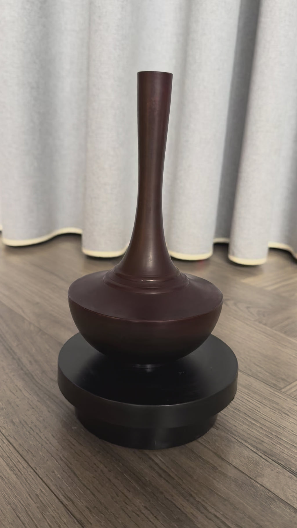 Japanese Vintage Bronze Vase – Classic Long-Neck Form, Brown Patina Finish