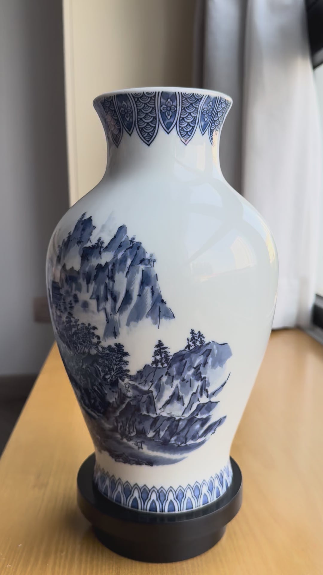 Arita Blue-and-White Landscape Vase – Traditional Japanese Kutani-Style Porcelain Art