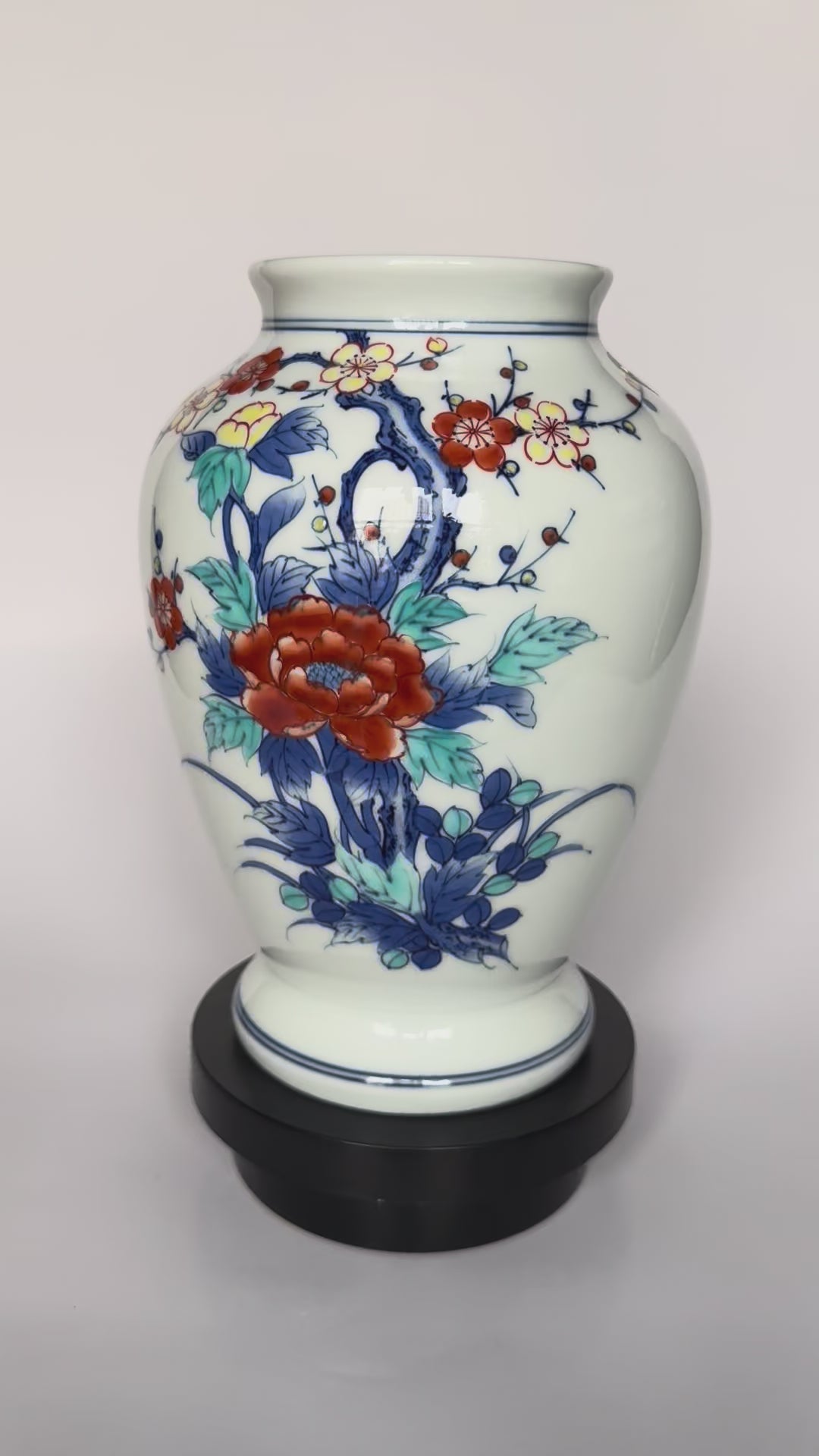 Arita Japanese Porcelain Vase – Hand-Painted Red & Blue Floral Design on White Glaze