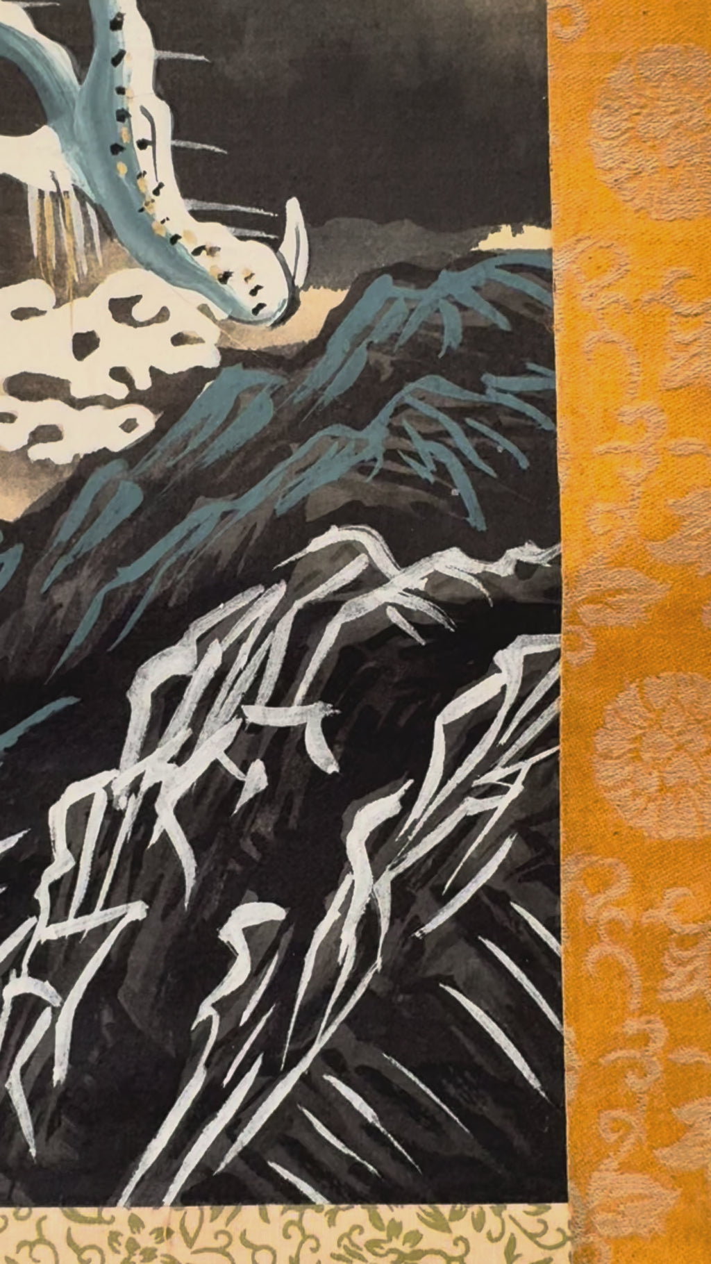 Japanese Dragon Kakemono Scroll – Symbol of Power & Wisdom