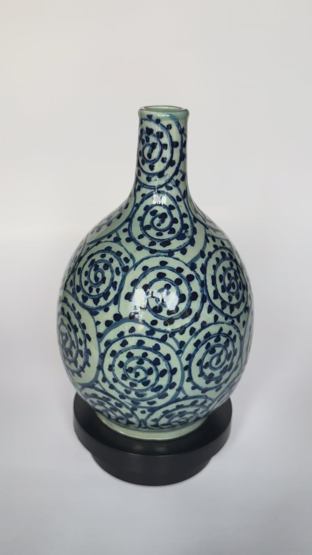 Arita Blue-and-White Vase – Hand-Painted Spiral Pattern Japanese Porcelain