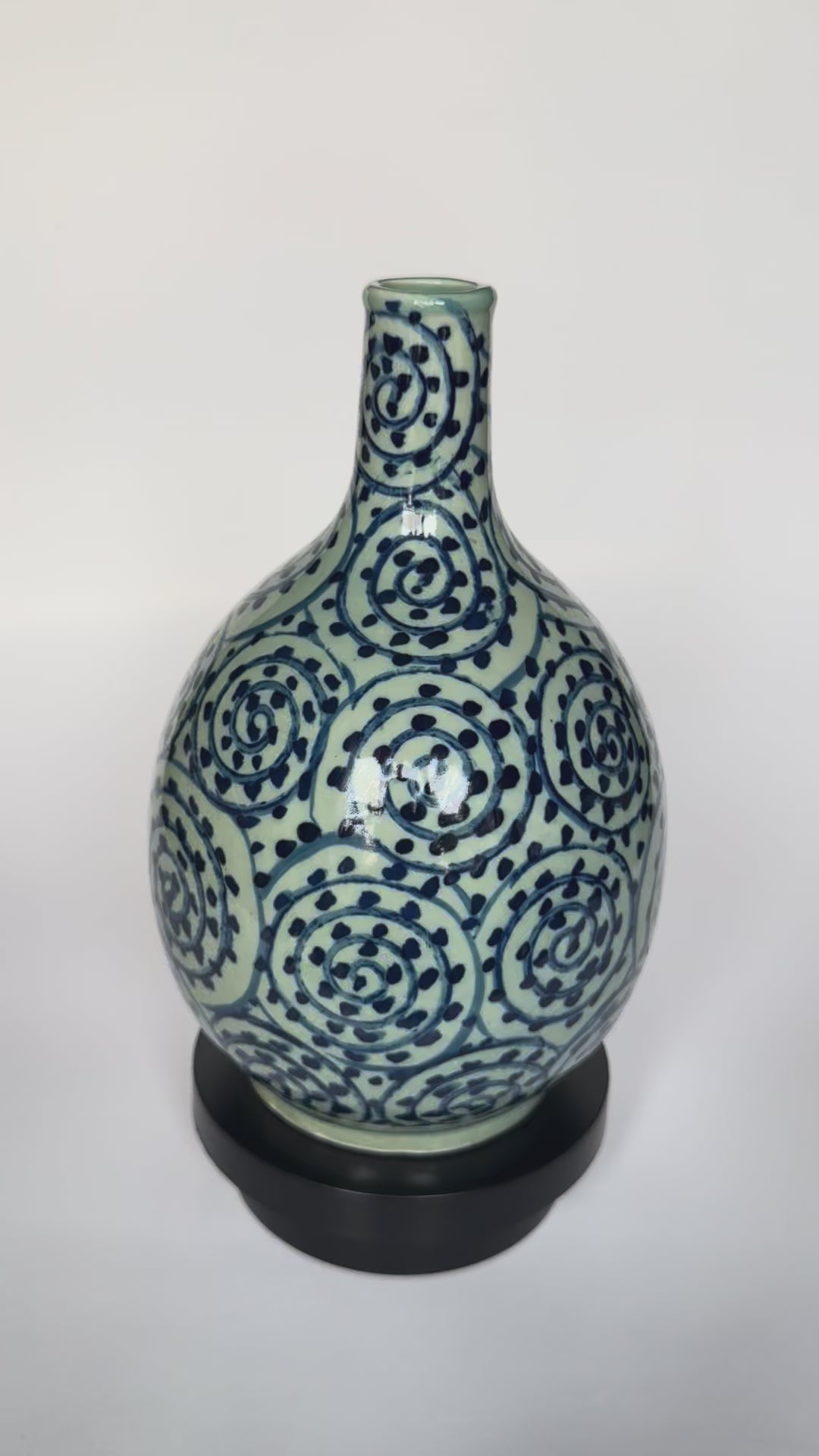 Arita Blue-and-White Vase – Hand-Painted Spiral Pattern Japanese Porcelain