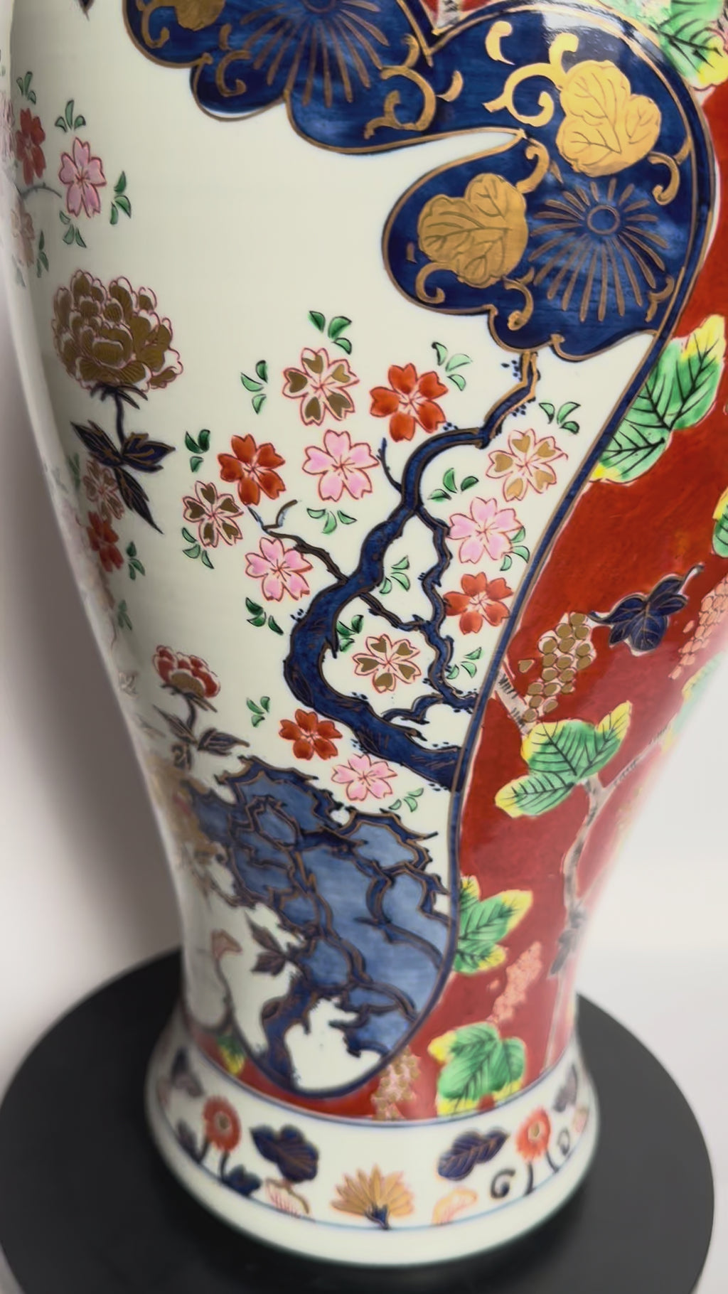 Exquisite Arita Imari Temple Jar - Vintage Japanese Porcelain Vase with Rich Red & Gold Enamel