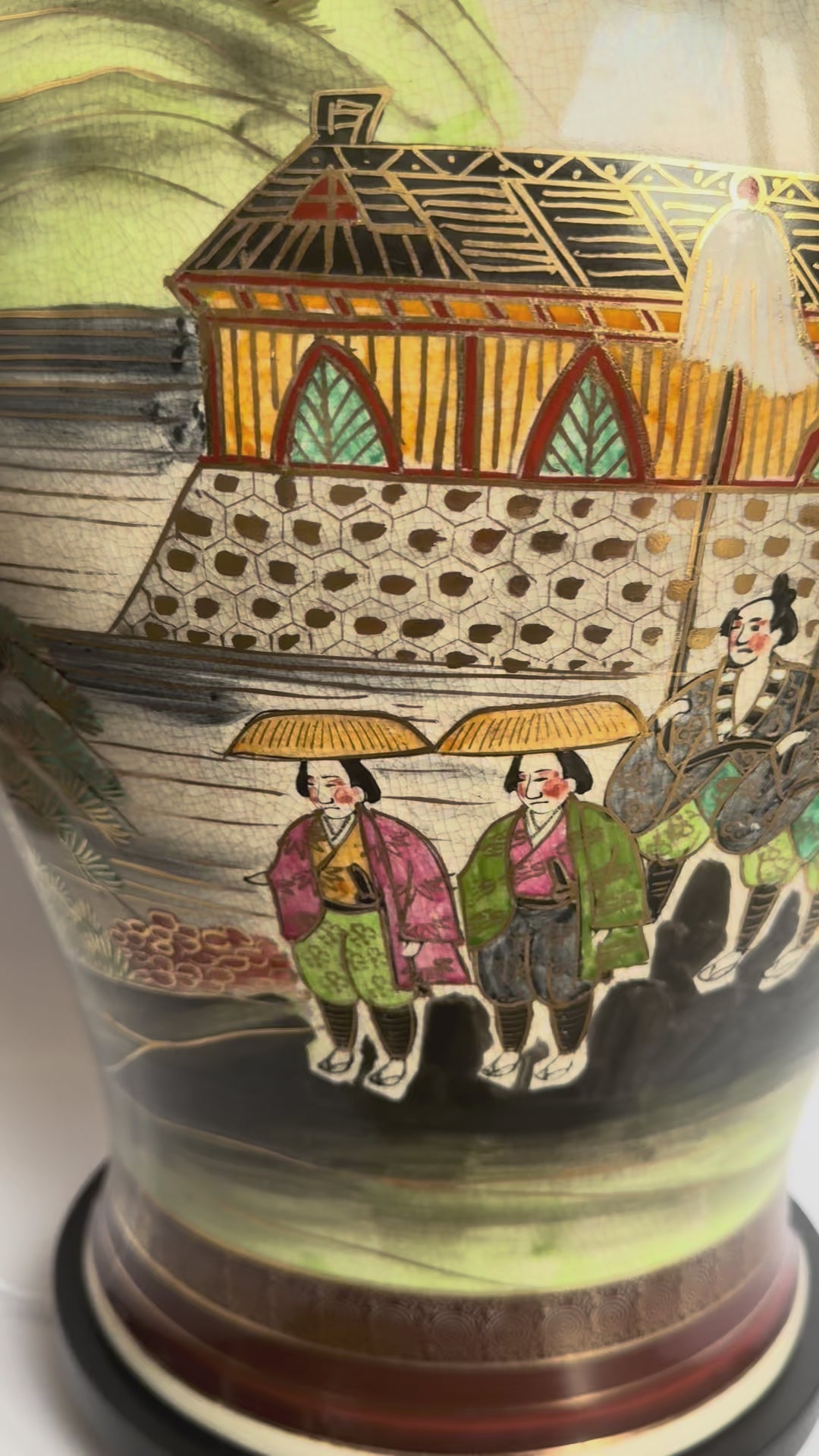 Large Antique Japanese Satsuma Vase – Daimyo Procession Scene – Meiji Period Hand Painted Gold Crackle