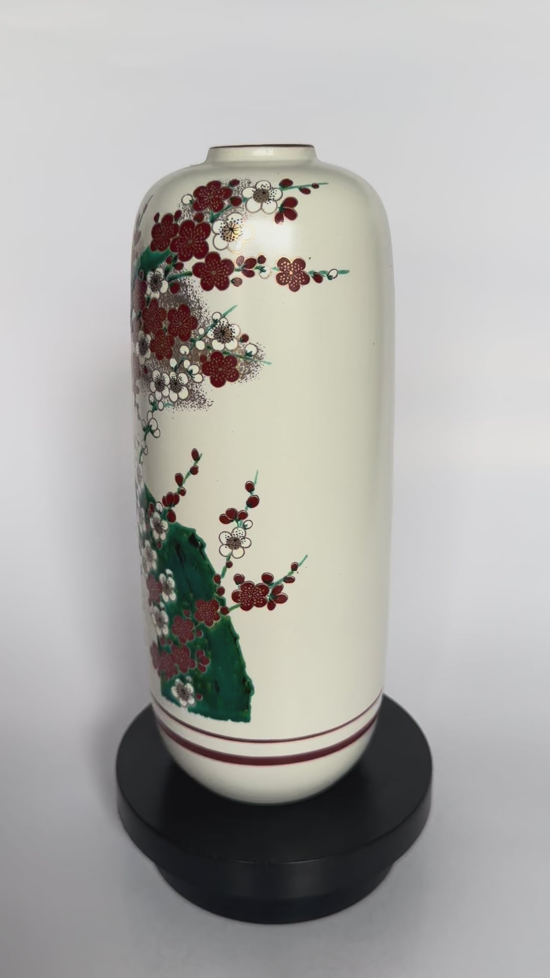Japanese Kutani Ware Plum Blossom Vase – Hand-Painted Floral Ceramic – Spring Ume Design