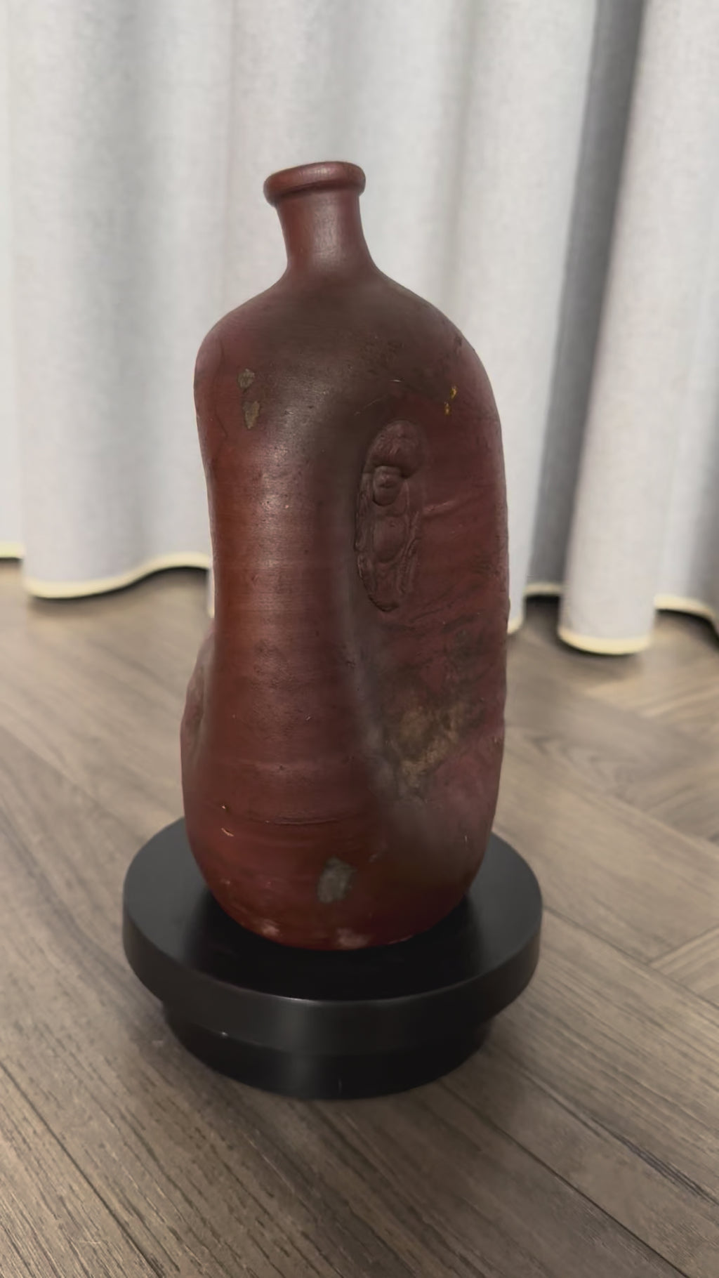Bizen Sake Bottle – Daikokuten God of Fortune Motif