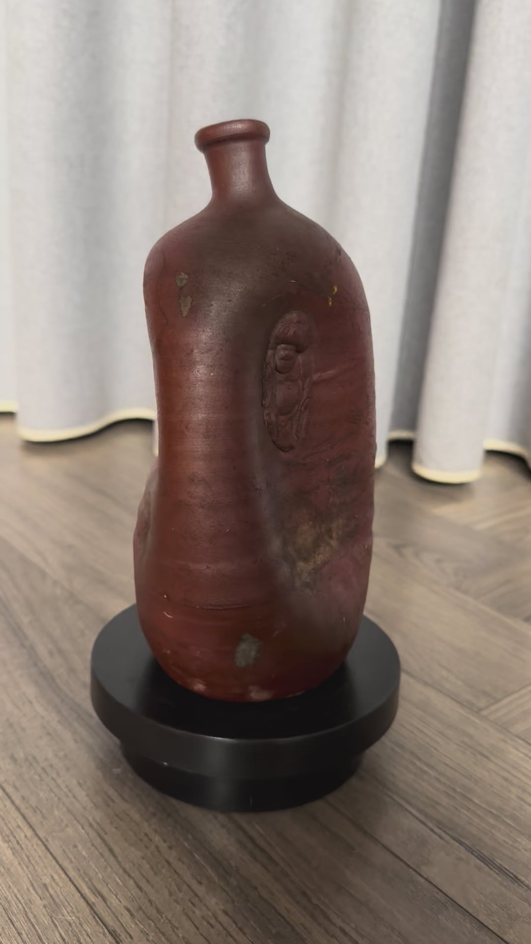 Bizen Sake Bottle – Daikokuten God of Fortune Motif