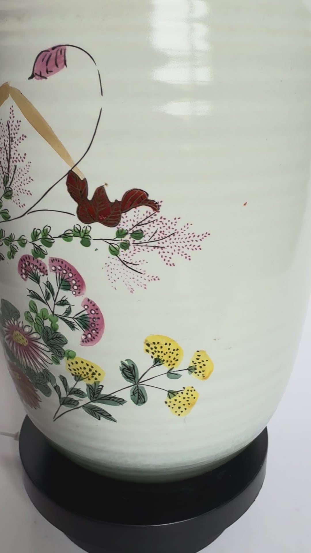 Kutani White Porcelain Vase with Gold Floral Art | Vintage Japanese Hand-Painted Decor