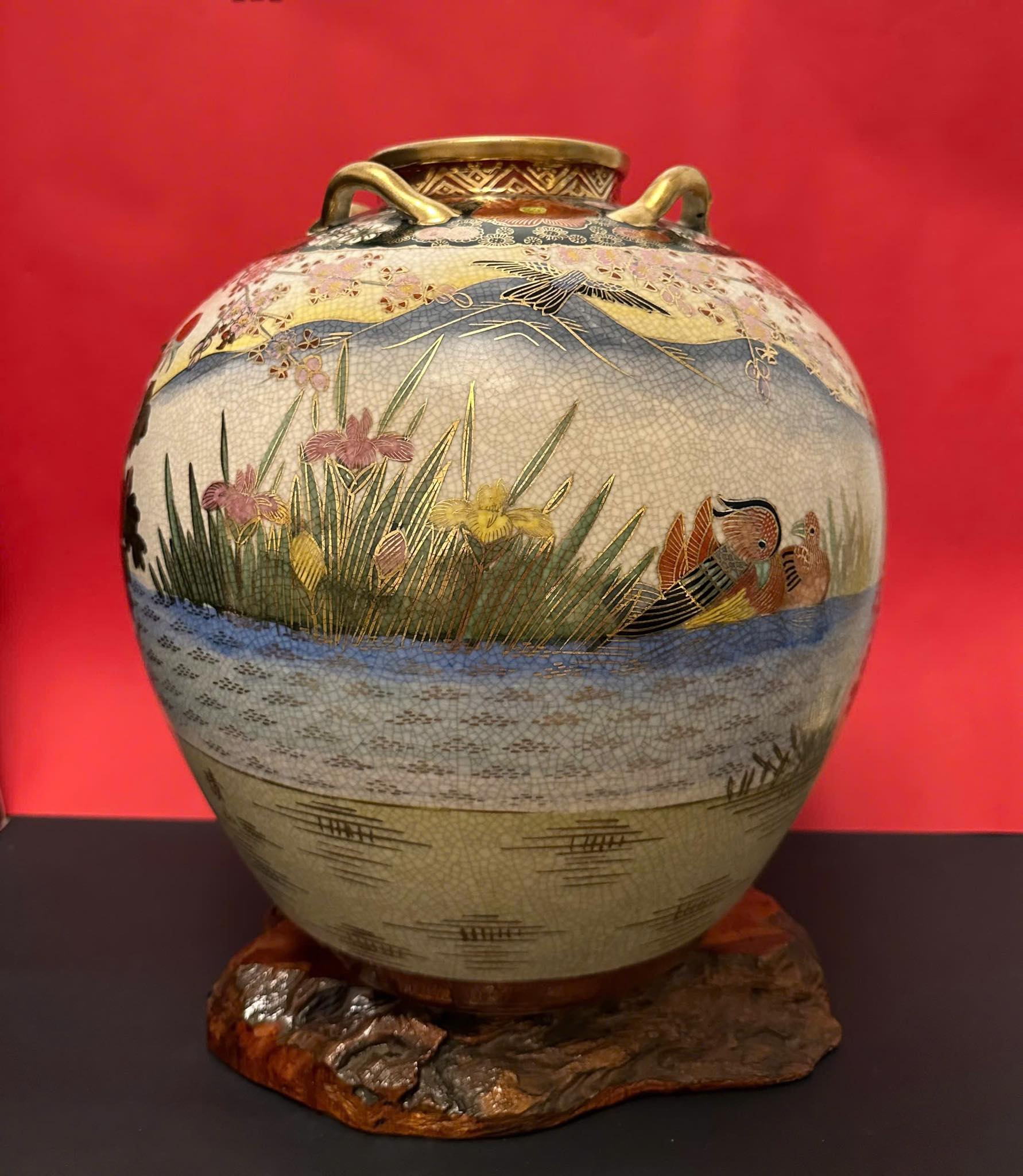 Antique Satsuma Vase – Meiji Era (1868–1912) Japanese Pottery with Gold Gilt and Crackle Glaze