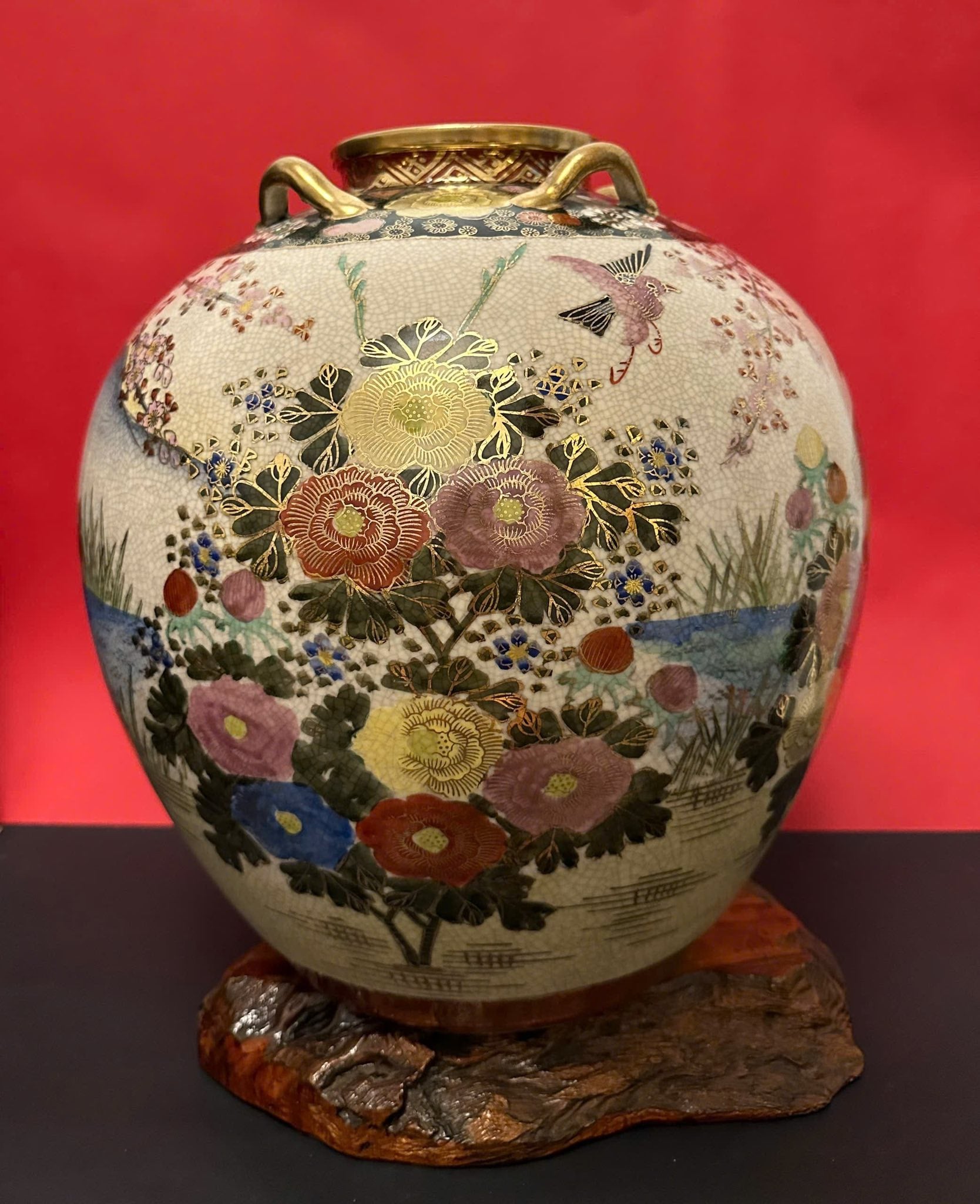 Antique Satsuma Vase – Meiji Era (1868–1912) Japanese Pottery with Gold Gilt and Crackle Glaze